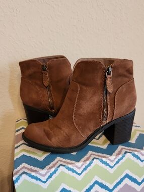 Natural Reflections Chestnut Brown Suede Ankle Booties